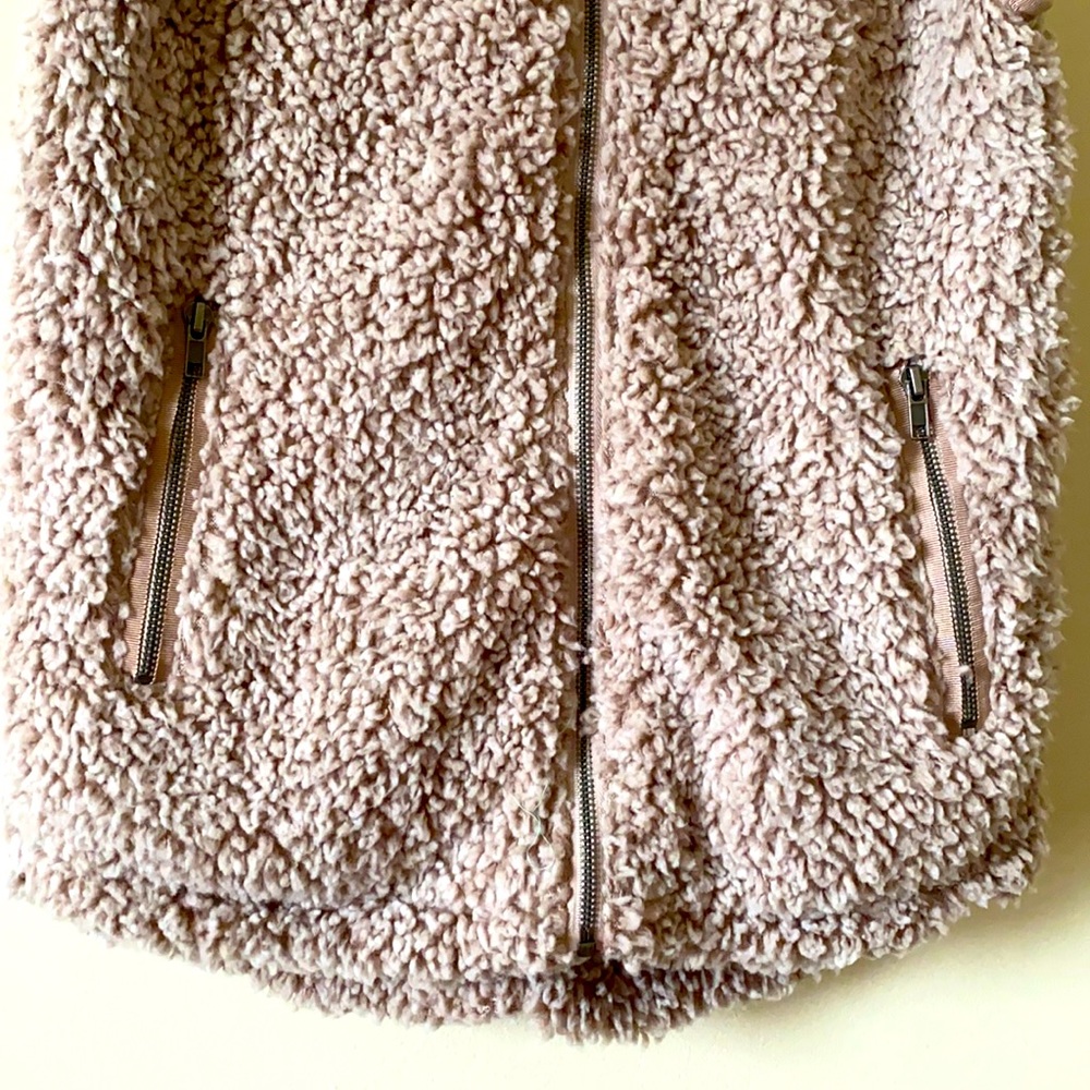 Thread + Supply Vest - Picture 3 of 5